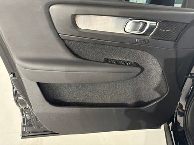 2022 Volvo XC40 Momentum