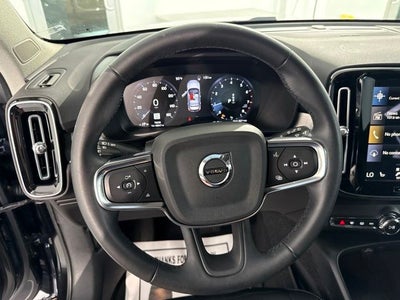 2022 Volvo XC40 Momentum