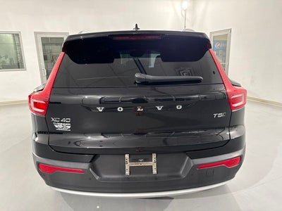 2022 Volvo XC40 Momentum
